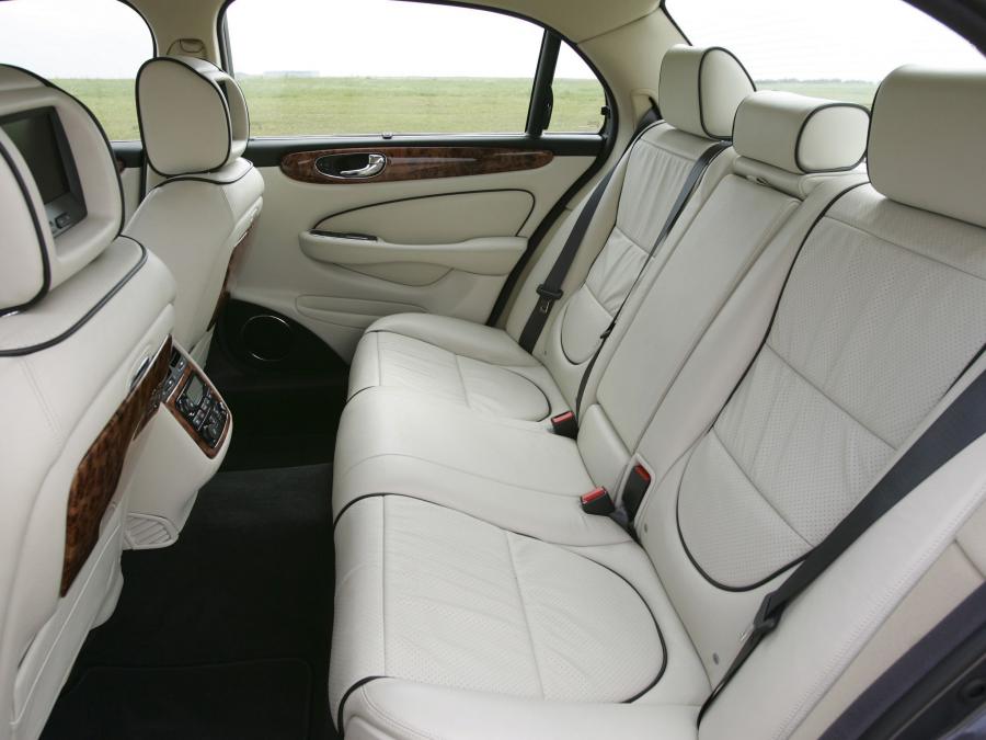  Jaguar XJ Sovereign 2007 года  (фото 3 из 13)